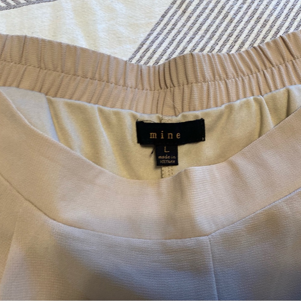 Never worn Francesca’s chiffon shorts - Picture 2 of 3